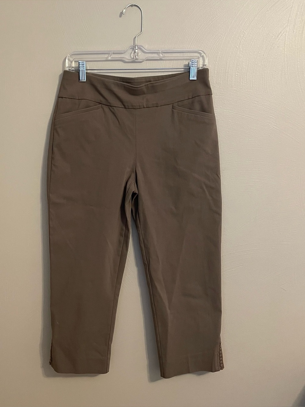 Chicos Perfect Stretch Capri Tan size 0 / small